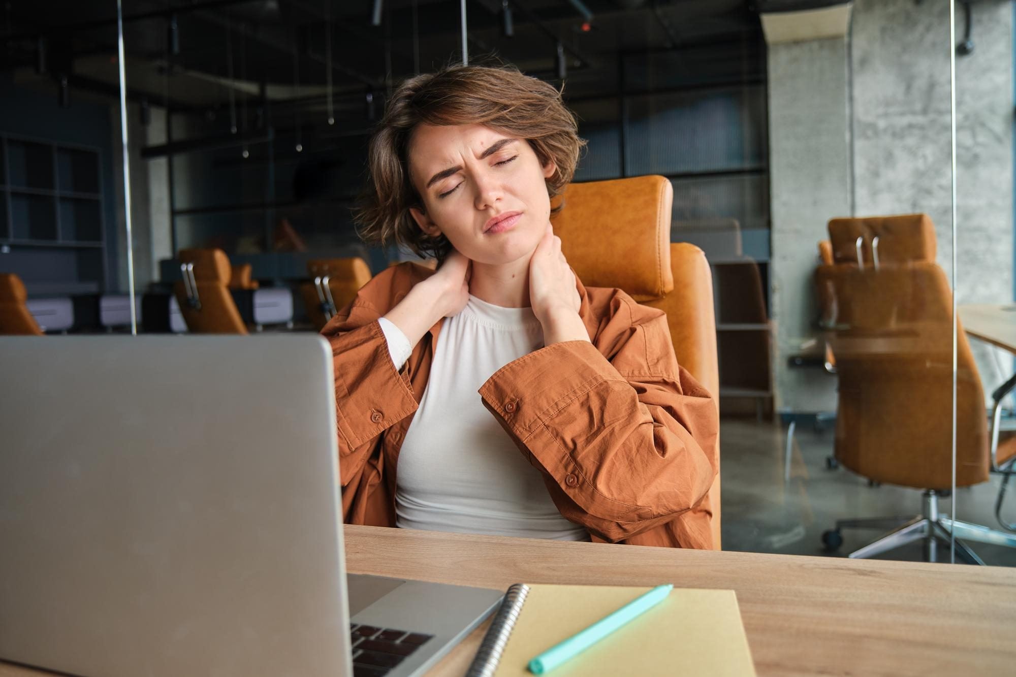 How to Reduce Neck Pain From Excessive Phone Usage?